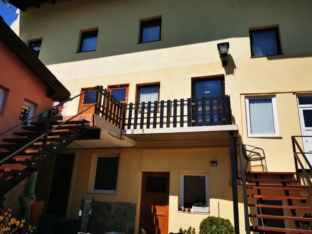 Hotel Goldene Krone Mistelbachi járás Kültér fotó